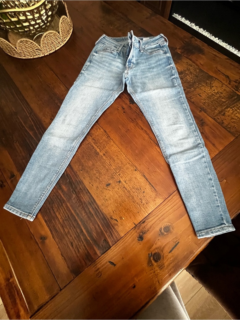 Old Navy Light Blue Skinny Jeans - Women's